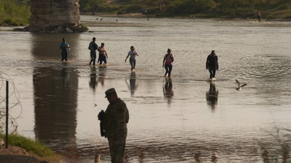 &Uacute;ltimos venezolanos en llegar a EEUU celebran, pero sufren por quienes vienen atr&aacute;s
