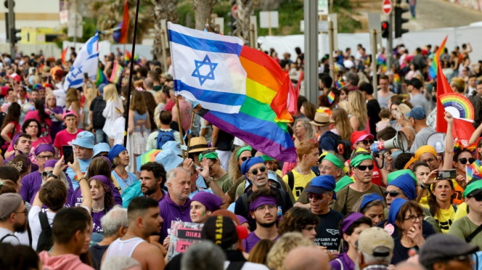Zehntausende Menschen in Tel Aviv feiern gr&ouml;&szlig;te Pride Parade in Nahost