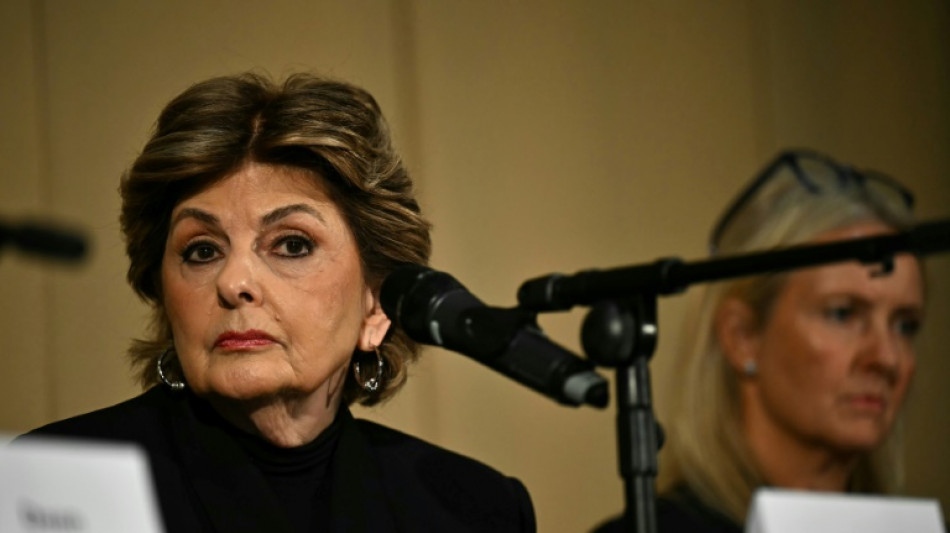 Dezenas de mulheres 'de todo o mundo' acusam o falecido magnata Mohamed Al Fayed de agress&otilde;es sexuais