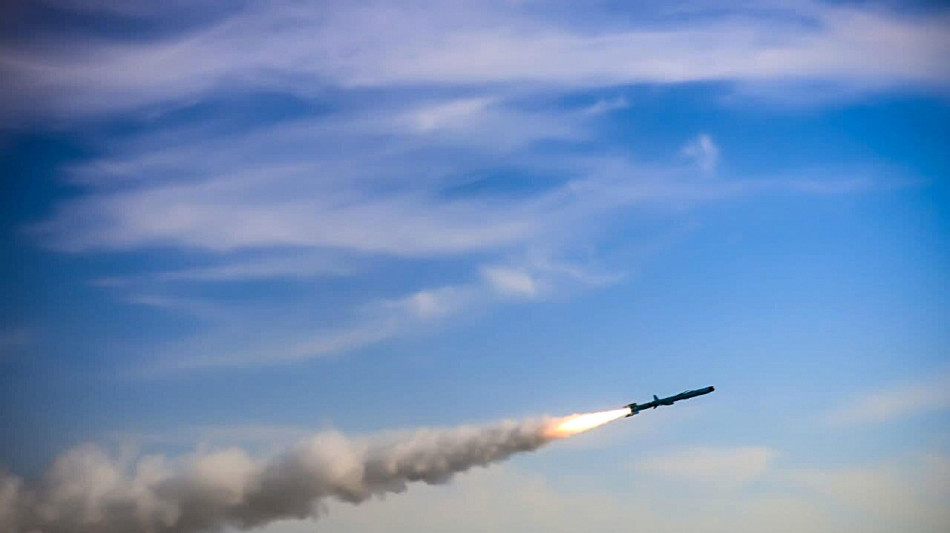 Bahrein, 'civili feriti e case danneggiate per un drone dell'Iran'