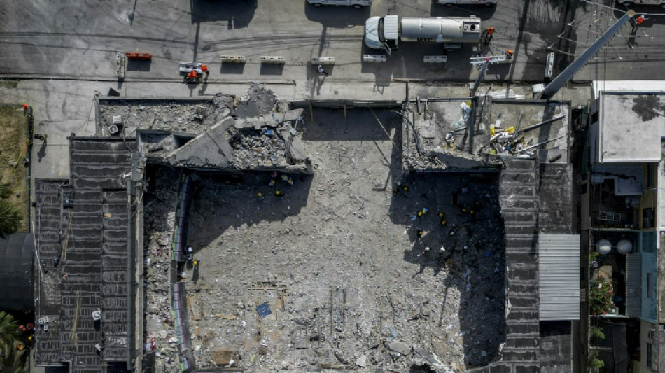 Discothèque de Saint-Domingue: deuil et  identification des corps en attendant le bilan final 