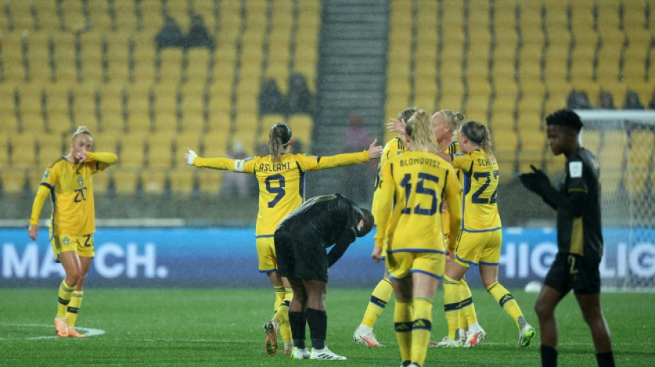 Sweden fight back to sink South Africa late on at World Cup