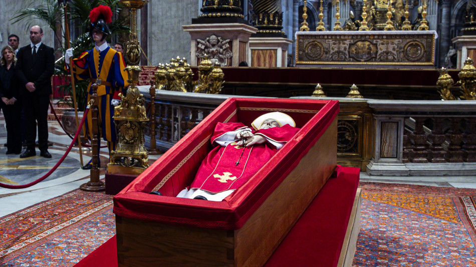 Mezzo funebre permetterà la visione della bara del Papa