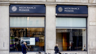 Mediobanca -4,4% e Mps -2,4% in Borsa, sconto scende al 9,5%