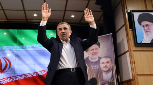 Ahmadineyad registra candidatura para intentar volver a la presidencia iran&iacute;