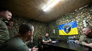 Selenskyj besucht Soldaten nahe Front im Nordosten der Ukraine