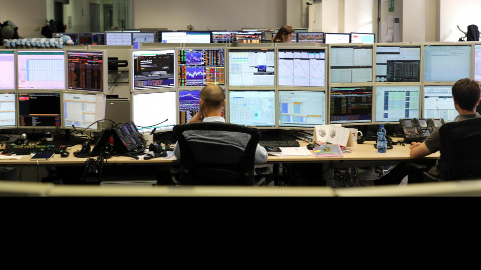 Borsa: Milano prosegue in calo, scivola Mediobanca