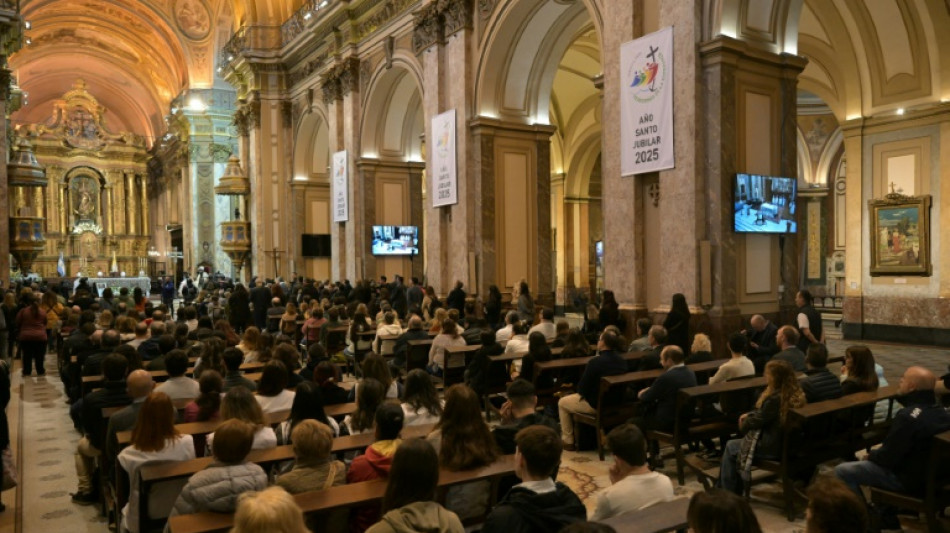 A Buenos Aires, larmes et prières d'Argentins pour un pape pas comme les autres, le leur