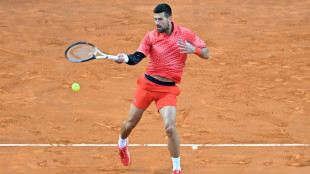 Djokovic estreia com vit&oacute;ria sobre argentino Etcheverry no Masters 1000 de Roma