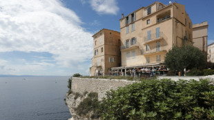 A Bonifacio, la solidit&eacute; des embl&eacute;matiques falaises en question