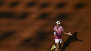 Atual campe&atilde;o, B&aacute;ez &eacute; o primeiro semifinalista do Rio Open