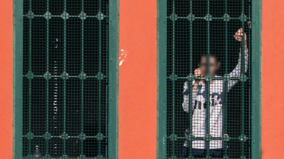 Rapporti intimi in carcere, 2 ore e porta non chiusa