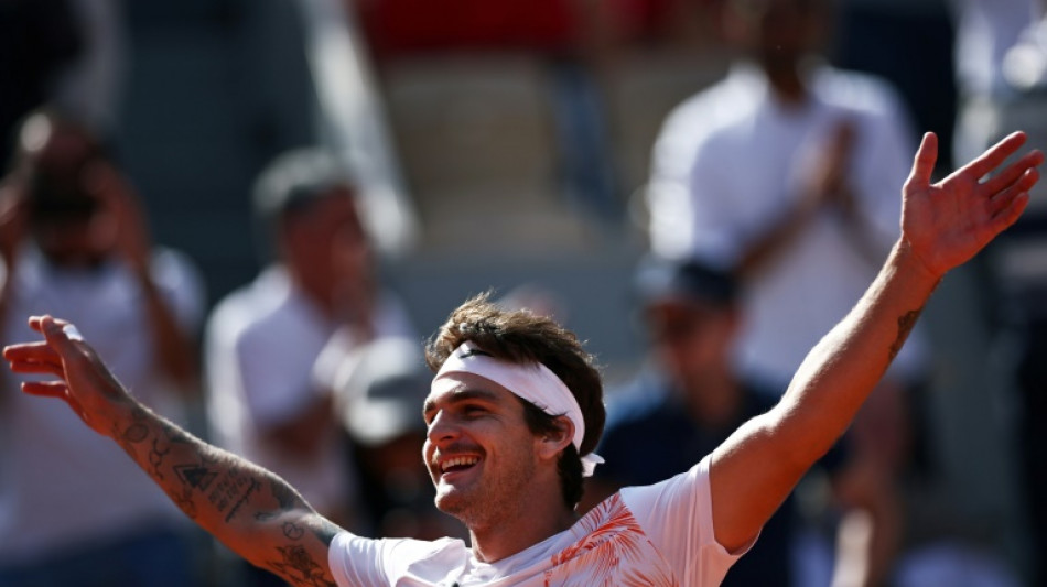 Brasileiro Thiago Seyboth Wild faz his&oacute;ria e elimina Daniil Medvedev em Roland Garros