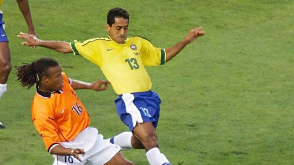 Muere el exlateral Z&eacute; Carlos, subcampe&oacute;n del mundo con Brasil en 1998