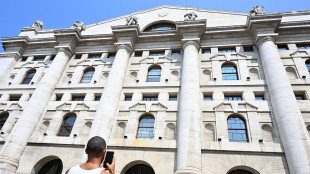 Borsa: Milano apre in calo (-0,33%)