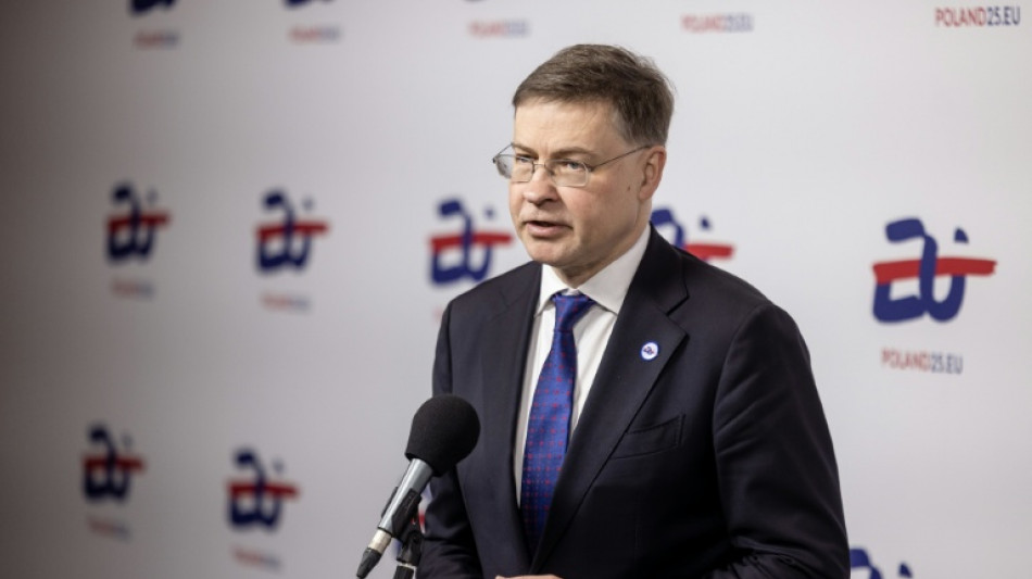 La UE presenta sus previsiones econ&oacute;micas, integrando el efecto Trump