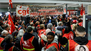La CGT bloque un hypermarch&eacute; Auchan &agrave; Bagnolet