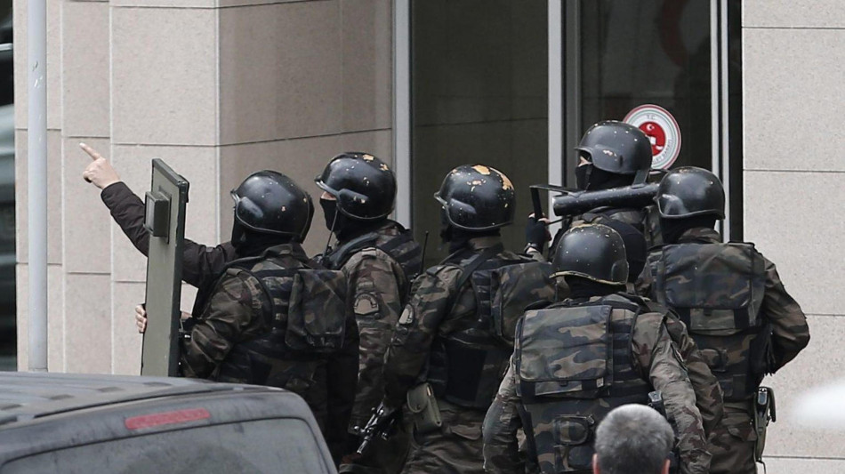 Media, studenti in ostaggio dopo la sparatoria in un liceo turco