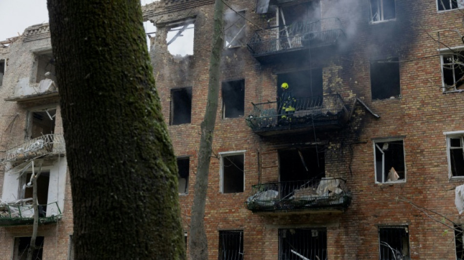 Zelenski pide aumentar la presi&oacute;n para "un cambio de r&eacute;gimen" en Rusia, tras letal bombardeo en Kiev
