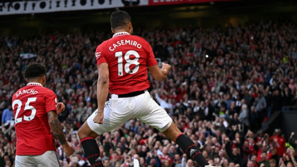 Manchester United goleia Chelsea (4-1) e garante vaga na pr&oacute;xima Champions