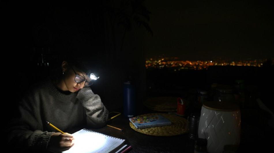 Como "los Picapiedra": el calvario diario de los ecuatorianos por la falta de energ&iacute;a