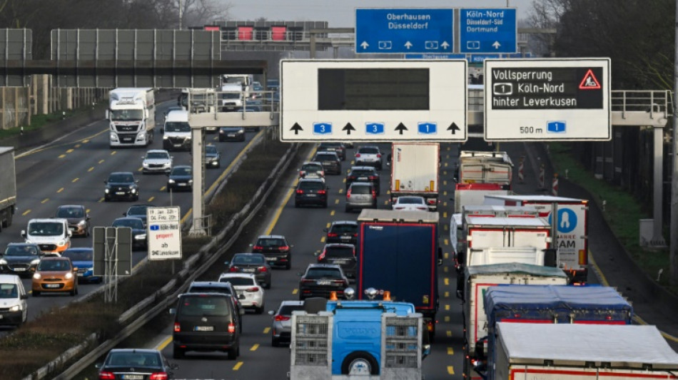 Autofahrerin von L&auml;rmschutzwand erschlagen: Prozess in K&ouml;ln begonnen