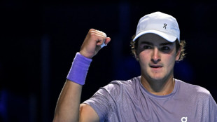 Jo&atilde;o Fonseca avan&ccedil;a &agrave; semifinal do ATP 500 da Basileia com abandono de Shapovalov