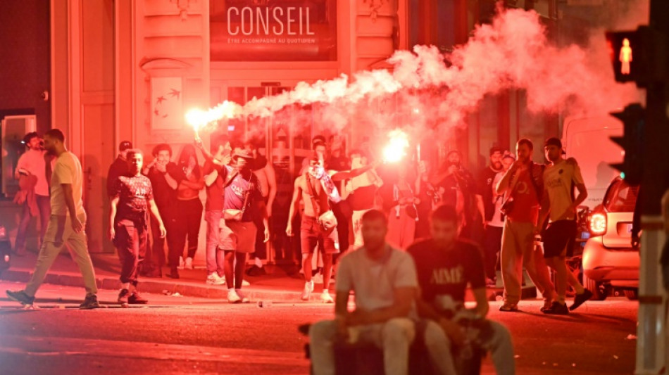 Festa da vit&oacute;ria do PSG na Fran&ccedil;a &eacute; ofuscada pela morte de duas pessoas