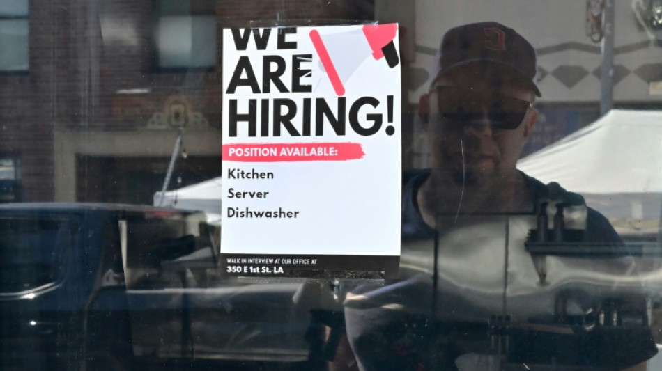 Setor privado dos EUA sofre primeira redu&ccedil;&atilde;o de empregos em anos