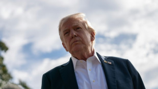 Trump llama "polic&iacute;a corrupto" a Comey, exdirector del FBI imputado