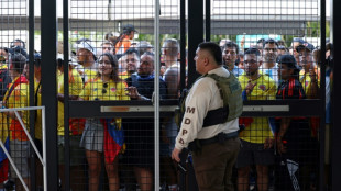 Final Argentina-Col&ocirc;mbia come&ccedil;a com mais de uma hora de atraso ap&oacute;s incidentes fora do est&aacute;dio