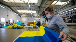D'Argentan &agrave; Bordeaux, les ventes de drapeaux ukrainiens s'envolent