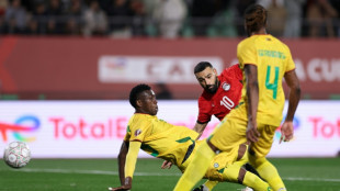 Com gol de Salah nos acr&eacute;scimos, Egito vence Zimb&aacute;bue na estreia na Copa Africana