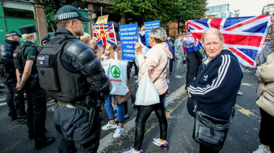 Diez polic&iacute;as heridos en Irlanda del Norte en enfrentamientos con j&oacute;venes republicanos