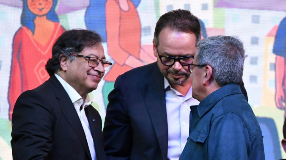 Petro e comandantes do ELN realizam encontro in&eacute;dito em Bogot&aacute;