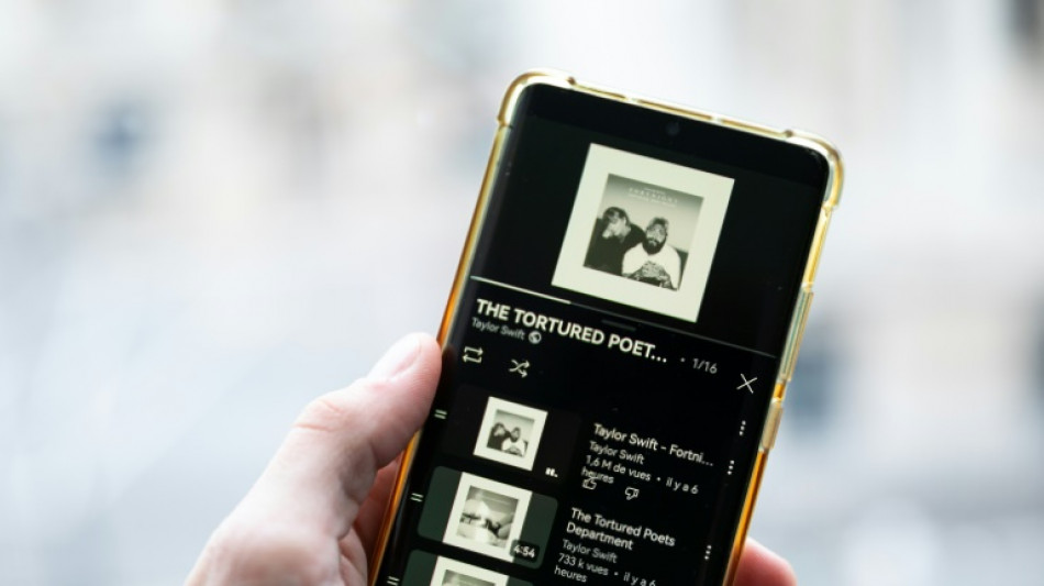Una canci&oacute;n de Taylor Swift convierte un pub londinense en lugar de peregrinaci&oacute;n