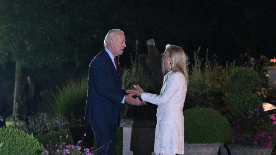 Biden faz escala diplom&aacute;tica em Londres antes de reuni&atilde;o da Otan