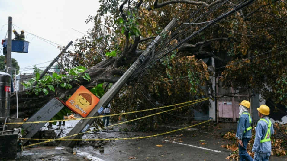 Abgeschwächter Taifun "Fung-wong" dreht von den Philippinen in Richtung Taiwan ab