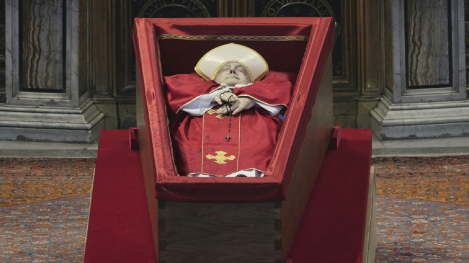 Quase 20.000 fiéis se despedem do papa Francisco na Basílica de São Pedro