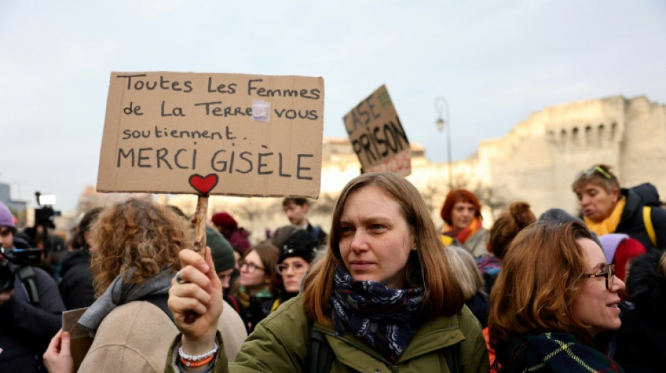 Decepci&oacute;n, ira y llantos tras el veredicto en macrojuicio por violaci&oacute;n en Francia