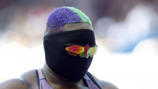 N&egrave; lei n&egrave; lui ma'loro', ecco Saunders pesista in maschera