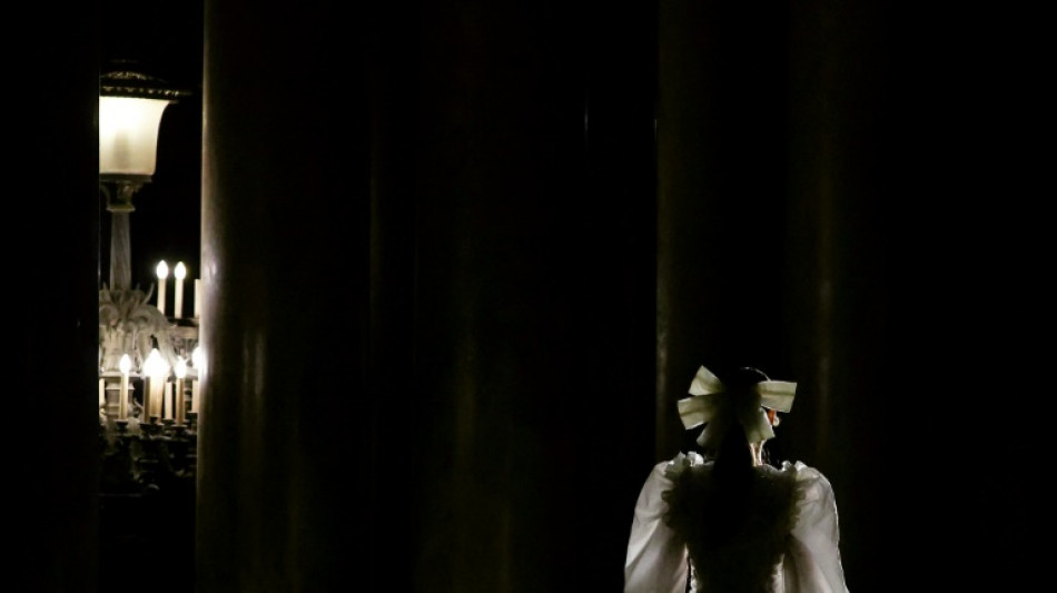 Sem dire&ccedil;&atilde;o art&iacute;stica, Chanel apresenta cole&ccedil;&atilde;o feita por artes&atilde;os