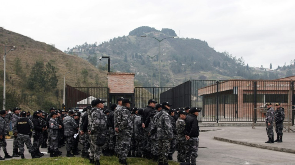 Ecuadoran inmates release 57 guards and police: prison authorities