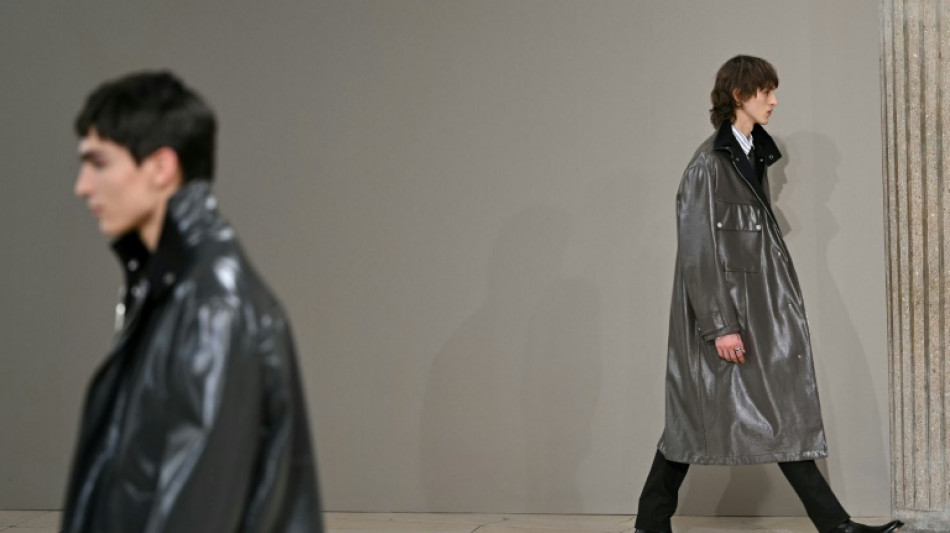 Una silueta urbana y gr&aacute;fica para el hombre Herm&egrave;s