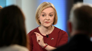 La primera ministra brit&aacute;nica dice que debi&oacute; "preparar mejor el terreno" a sus masivas bajadas de impuestos