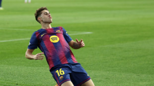 Barcelona goleia Olympiacos (6-1) com hat-trick de Ferm&iacute;n L&oacute;pez