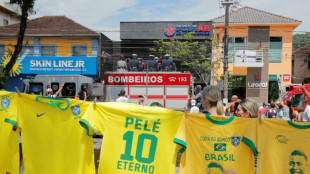 Hunderttausende nehmen vor Pel&eacute;s Beisetzung Abschied von Brasiliens Fu&szlig;ball-Idol