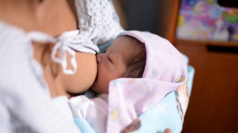 Cortar el frenillo de la lengua de los beb&eacute;s, una moda que suscita interrogantes