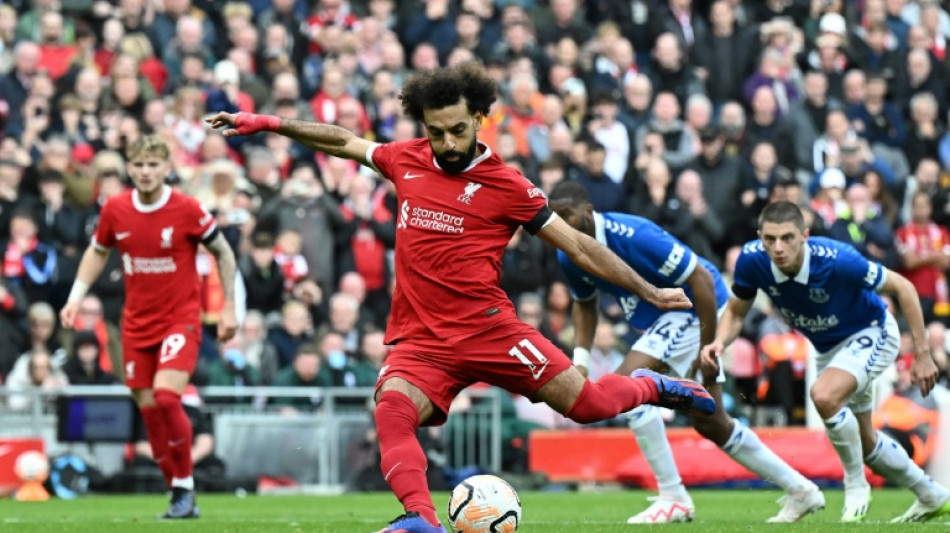 Liverpool vence Everton com dois de Salah (2-0) e alcan&ccedil;a Tottenham e Arsenal na lideran&ccedil;a