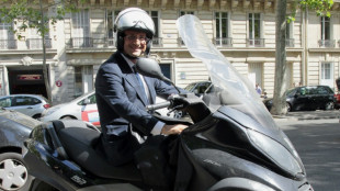 Von Ex-Pr&auml;sident Hollande f&uuml;r heimliche Treffen genutzer Motorroller versteigert